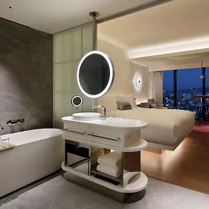W ***** Osaka