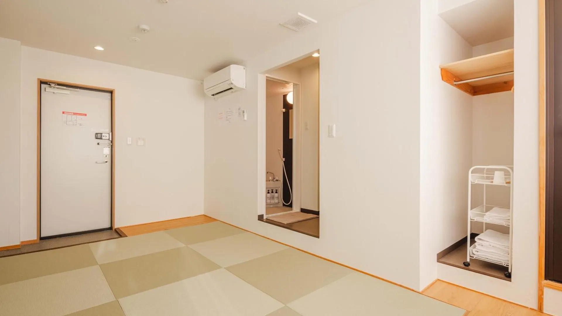 Miro Hotel Momodanikoen-Mae Osaka 2*,
