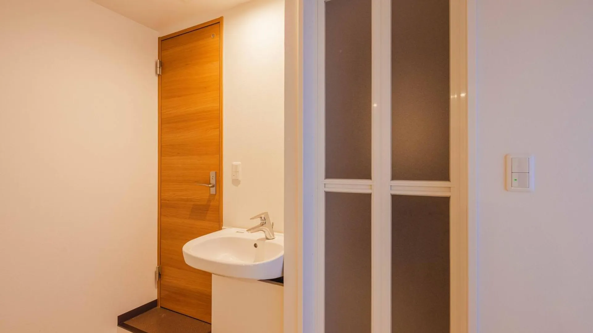 Miro Hotel Momodanikoen-Mae Osaka 2*,